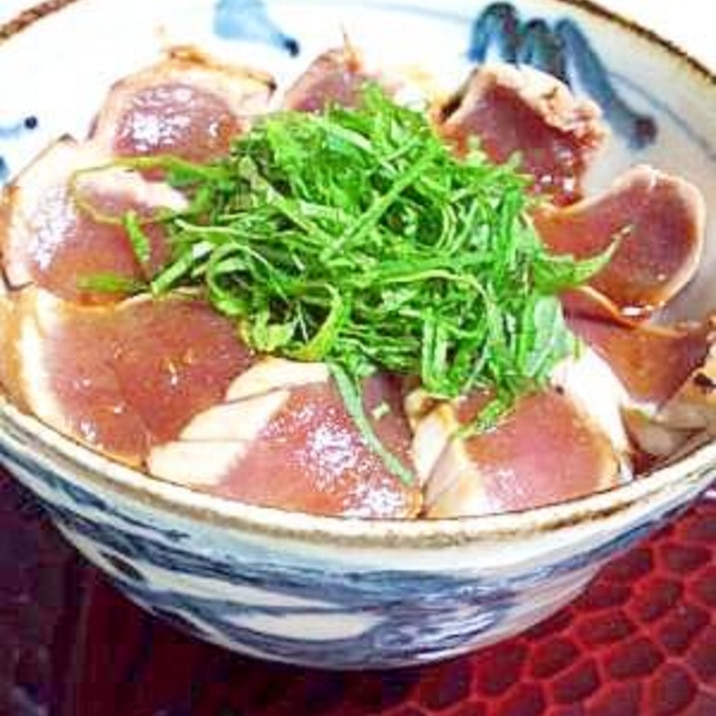 かくし味はごま油　《あぶりマグロ丼》